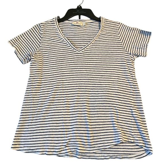 Vineyard vibes Women's Striped V-Neck Top - Picture 2 of 5
